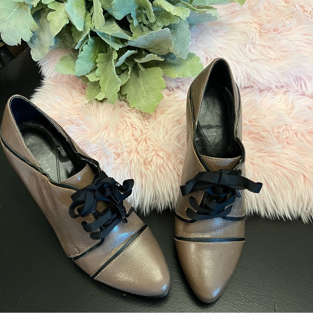 Tahari Gourmet Taupe Black Lace Up Leather Oxford Pumps Sz 6.5 M‎ See Details